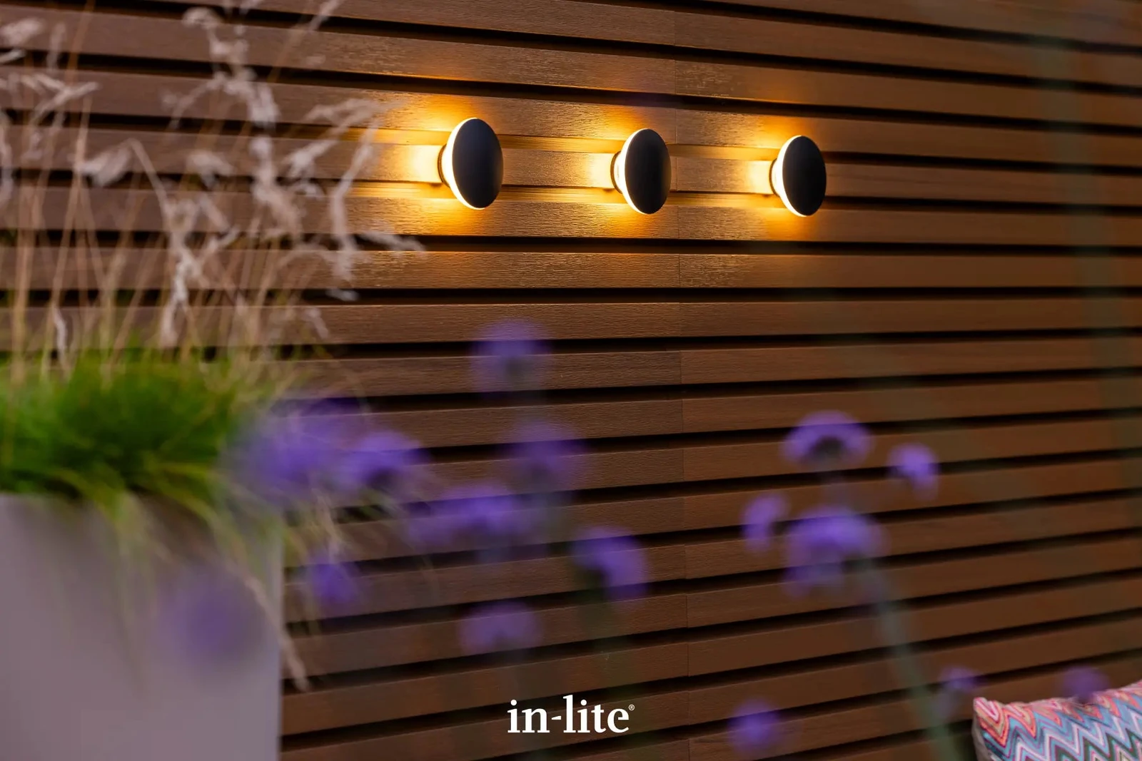 In-Lite SWAY WALL Black