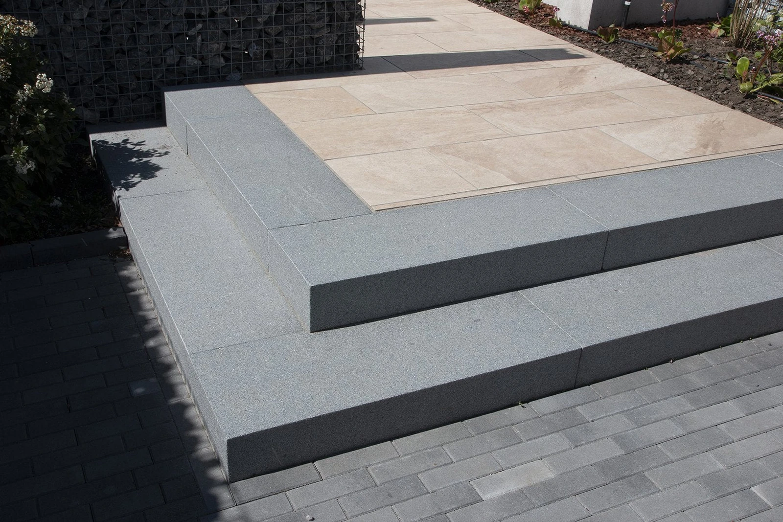 Opstap En Stootbord Graniet Lichtgrijs Honed