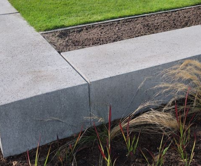 <p>Betonbielzen zijn stevige en veelzijdige elementen die perfect passen in elke tuin. Bij Tuinmaterialen.nl vind je een breed assortiment betonbielzen, ideaal voor het creëren van tuinpaden, borders, of als ondersteunende elementen voor schuttingen en terrassen. Deze duurzame bielzen zijn weerbestendig, eenvoudig in gebruik en geven je tuin een robuuste uitstraling. Of je nu een industriële of landelijke stijl wilt realiseren, betonbielzen bieden de perfecte oplossing voor een langdurige en onderhoudsvriendelijke tuininrichting.</p>
