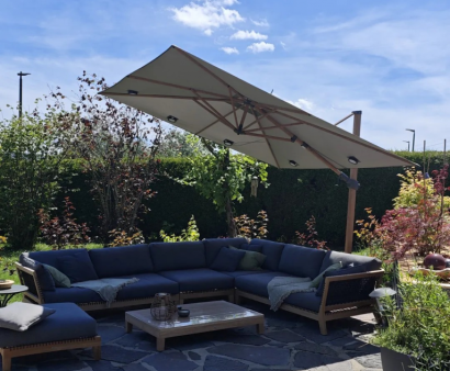 <p>Parasols bieden de perfecte schaduw in je tuin, zodat je optimaal kunt genieten van het buitenleven. Bij Tuinmaterialen.nl vind je een ruime keuze aan parasols, van praktische en stevige modellen tot stijlvolle designopties. Bescherm jezelf tegen de zon en creëer een comfortabele buitenruimte om te ontspannen. Kies voor een parasol die past bij jouw tuinstijl en geniet het hele seizoen door van verkoeling en comfort.</p>
