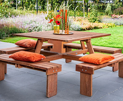 <p>Picknicktafels zijn perfect voor buiten dineren en recreëren in de tuin. Deze tafels zijn verkrijgbaar in diverse stijlen en afmetingen, en ideaal voor het creëren van een gezellige, praktische eet- of ontspanningsruimte in uw buitenomgeving.</p>
