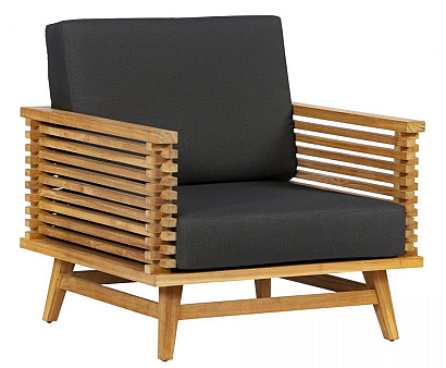 <p>Loungestoelen bieden ultiem comfort en stijl voor uw tuin, terras of balkon. Ideaal om te ontspannen, lezen of genieten van het buitenleven. Verkrijgbaar in diverse materialen, zoals aluminium, hout of wicker, en in verschillende designs, passen ze bij elke tuinstijl. Dankzij hun weerbestendige en duurzame eigenschappen zijn loungestoelen geschikt voor langdurig gebruik. Creëer een gezellige en comfortabele zithoek met deze stijlvolle stoelen.</p>
