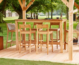 <p>Diningsets voor in de tuin bieden een comfortabele en stijlvolle oplossing voor buiten dineren. Verkrijgbaar in diverse materialen zoals hout, aluminium en wicker, zijn ze perfect voor het creëren van een gezellige eetruimte op terras of in de tuin. Deze sets bestaan meestal uit een tafel en bijpassende stoelen, ontworpen om weerbestendig en duurzaam te zijn, zodat u het hele seizoen van maaltijden in de buitenlucht kunt genieten.</p>
